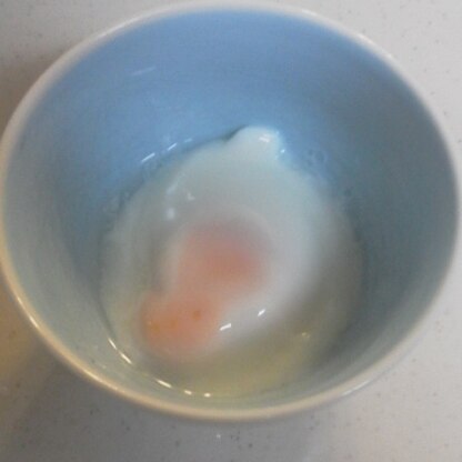 ちょっと固まりすぎました(^^；)でも、こんなに簡単に温泉卵が作れるなんて！！
いいレシピをありがとうございました(^o^)丿